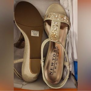 NWT SANDAL - New York Transit - Size 8 1/2 M - Gold